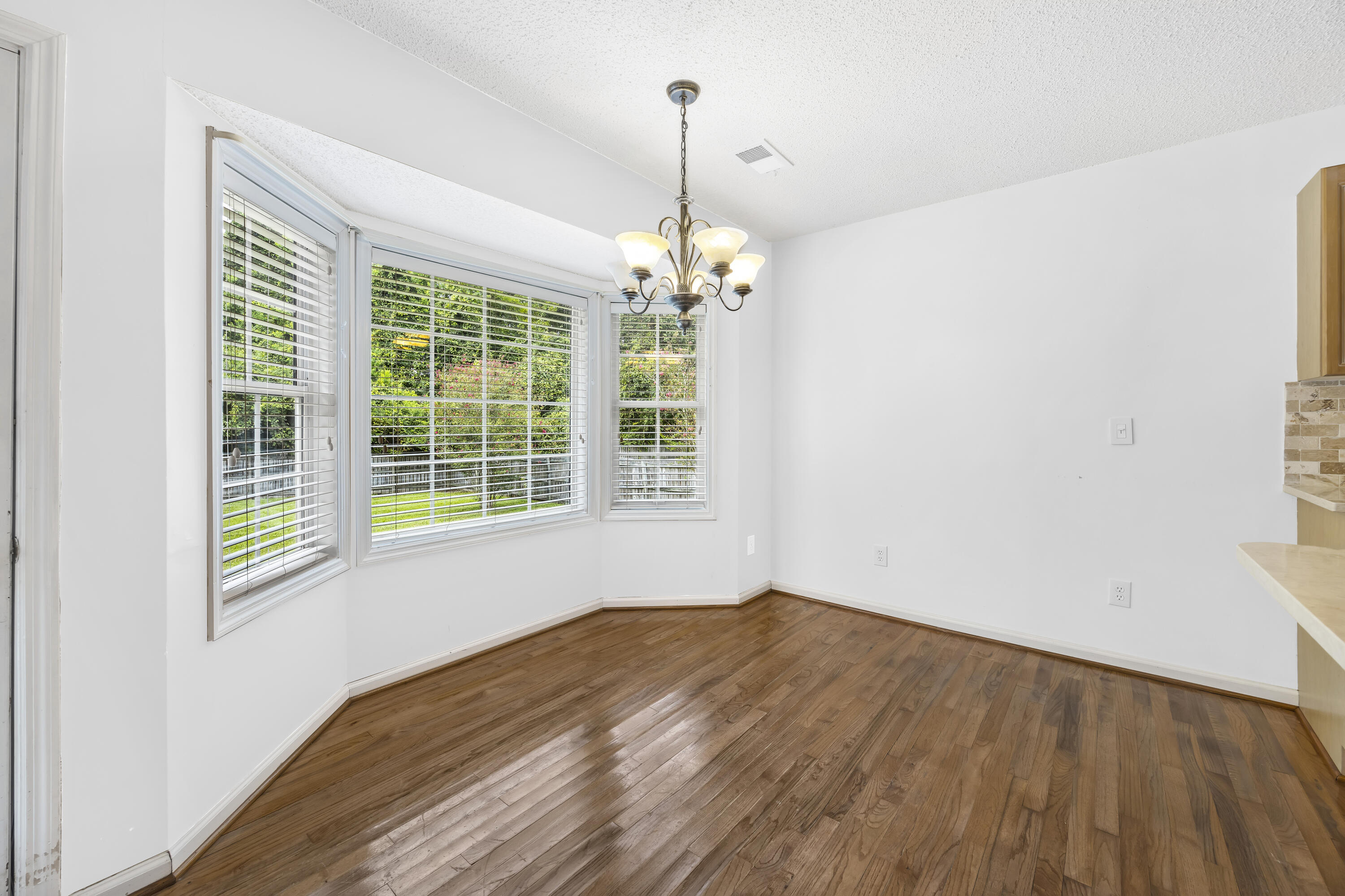 751 Woodland Pointe Place