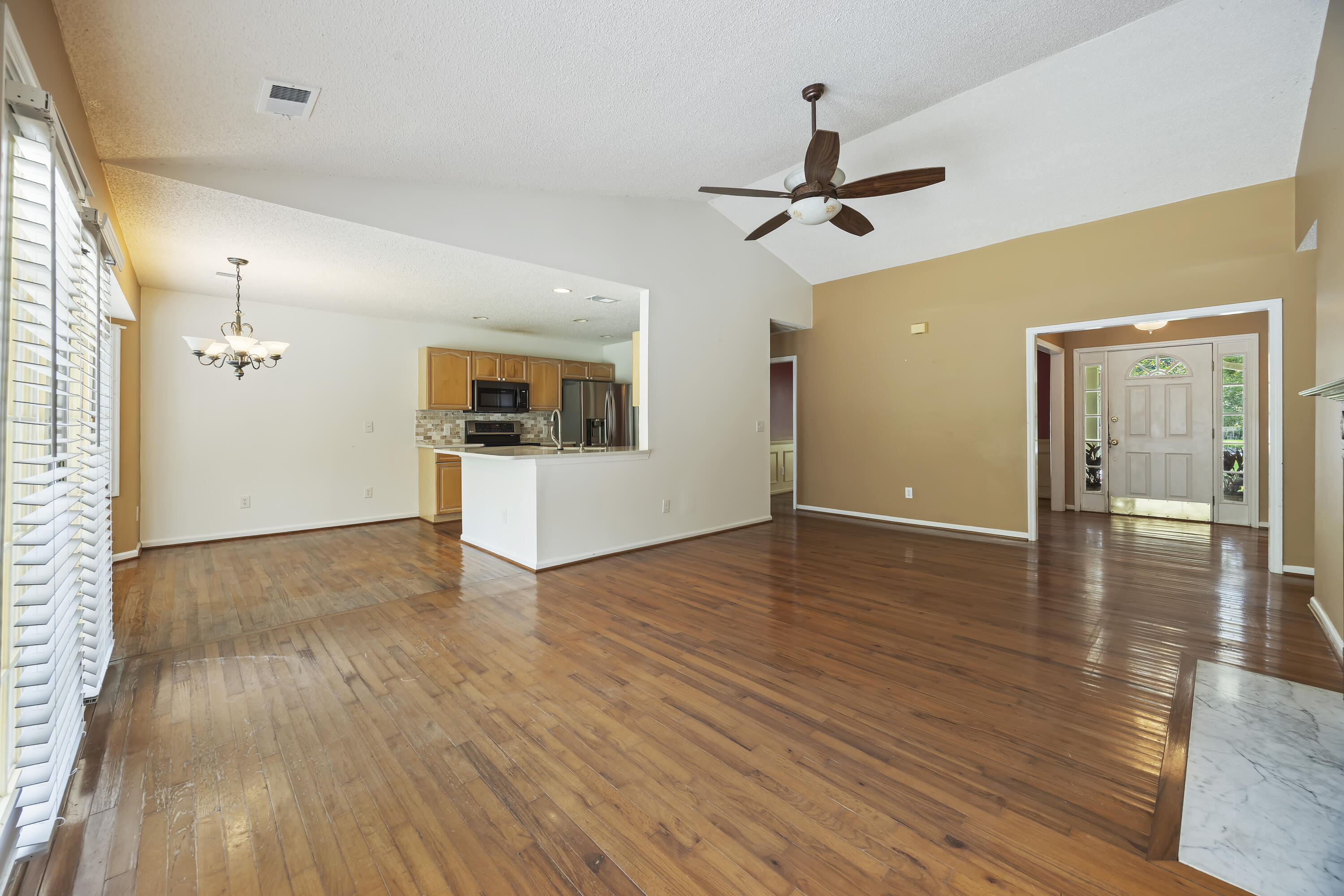 751 Woodland Pointe Place