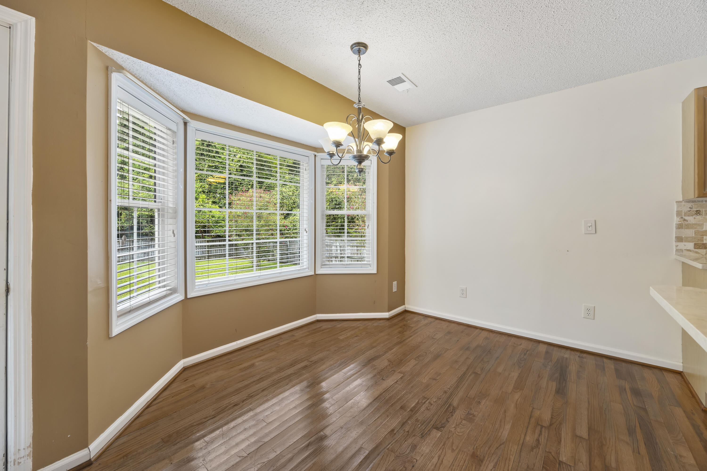 751 Woodland Pointe Place