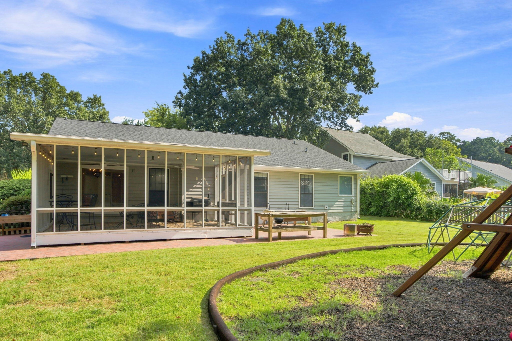 1585 Landings Run