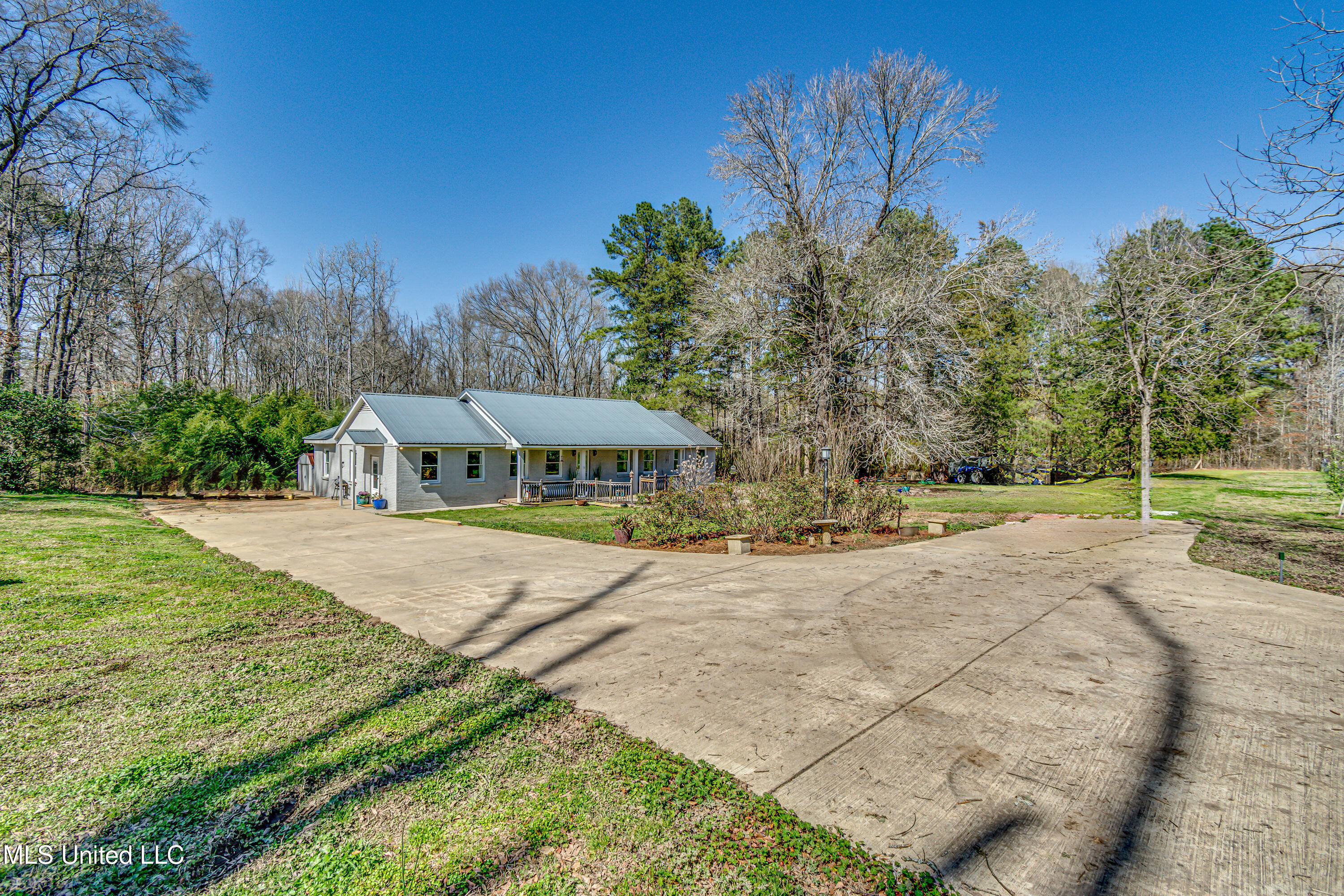 6077 Highway 18