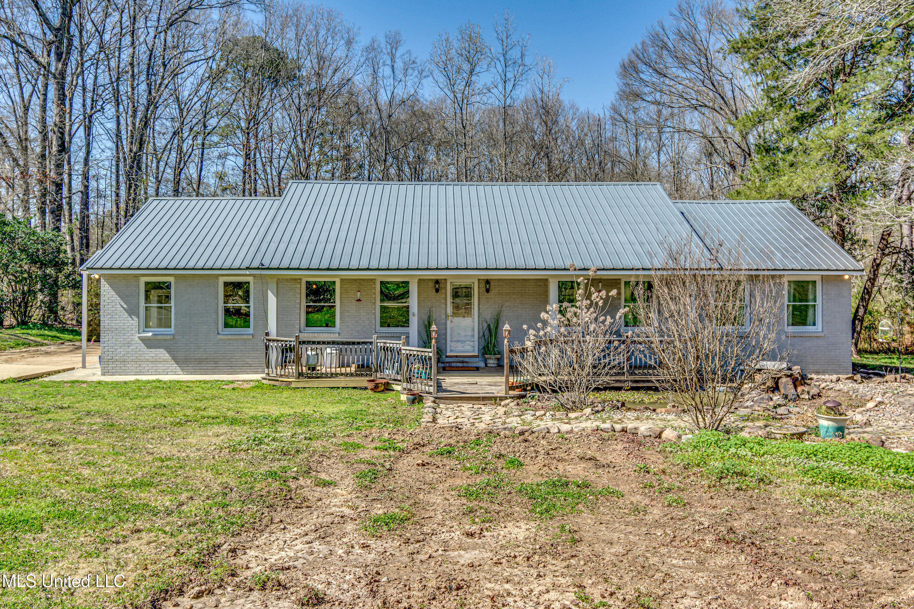 6077 Highway 18