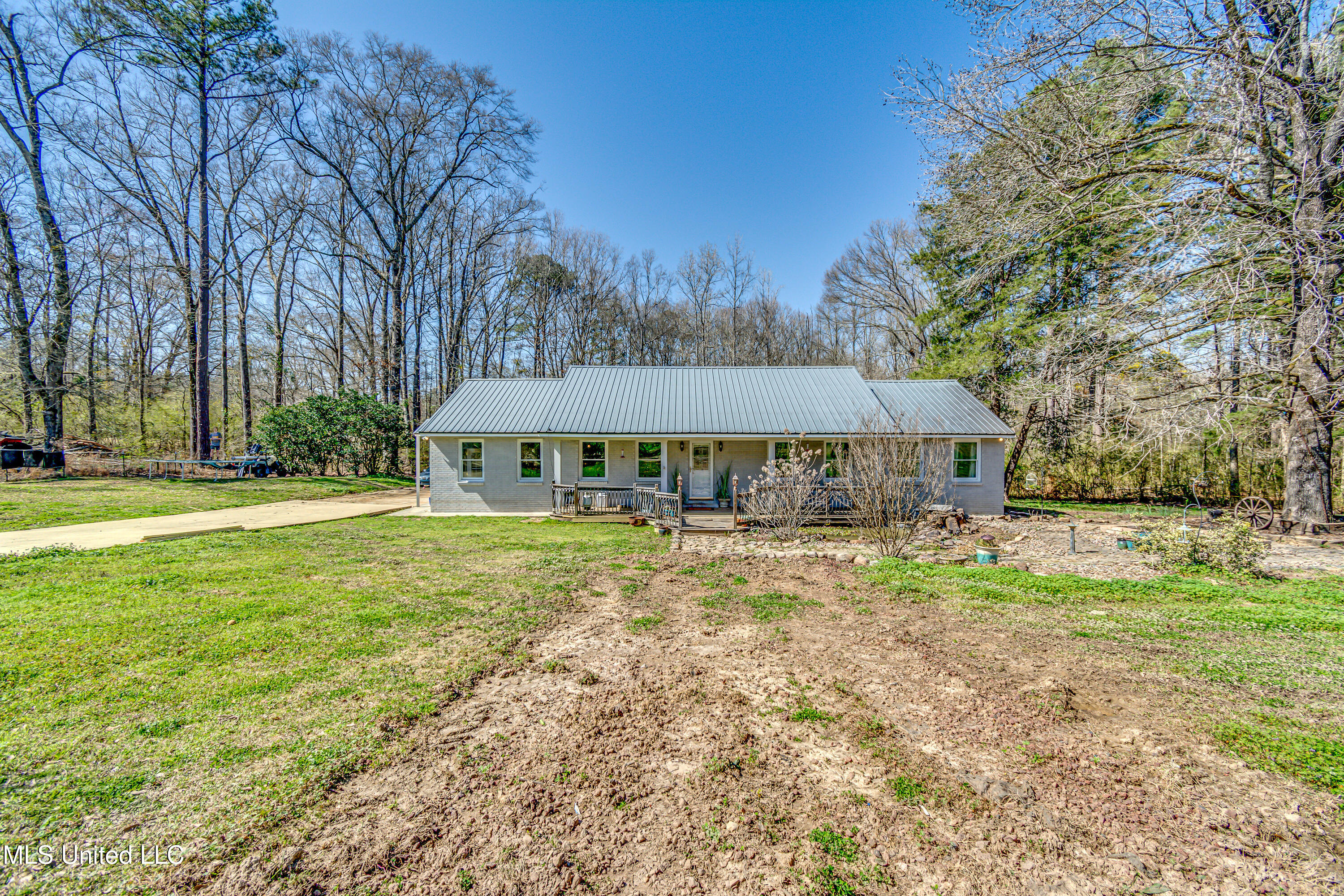6077 Highway 18