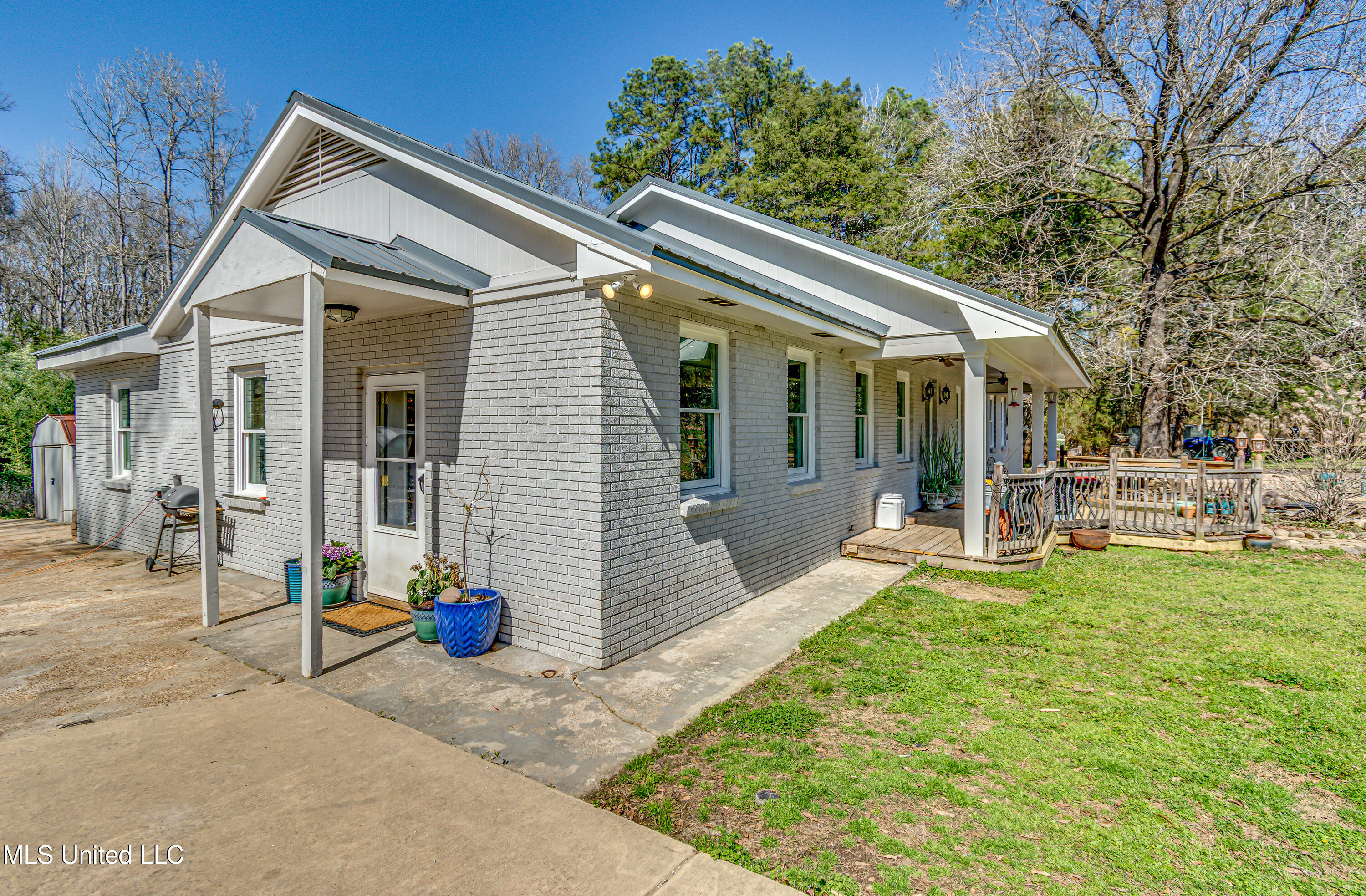 6077 Highway 18