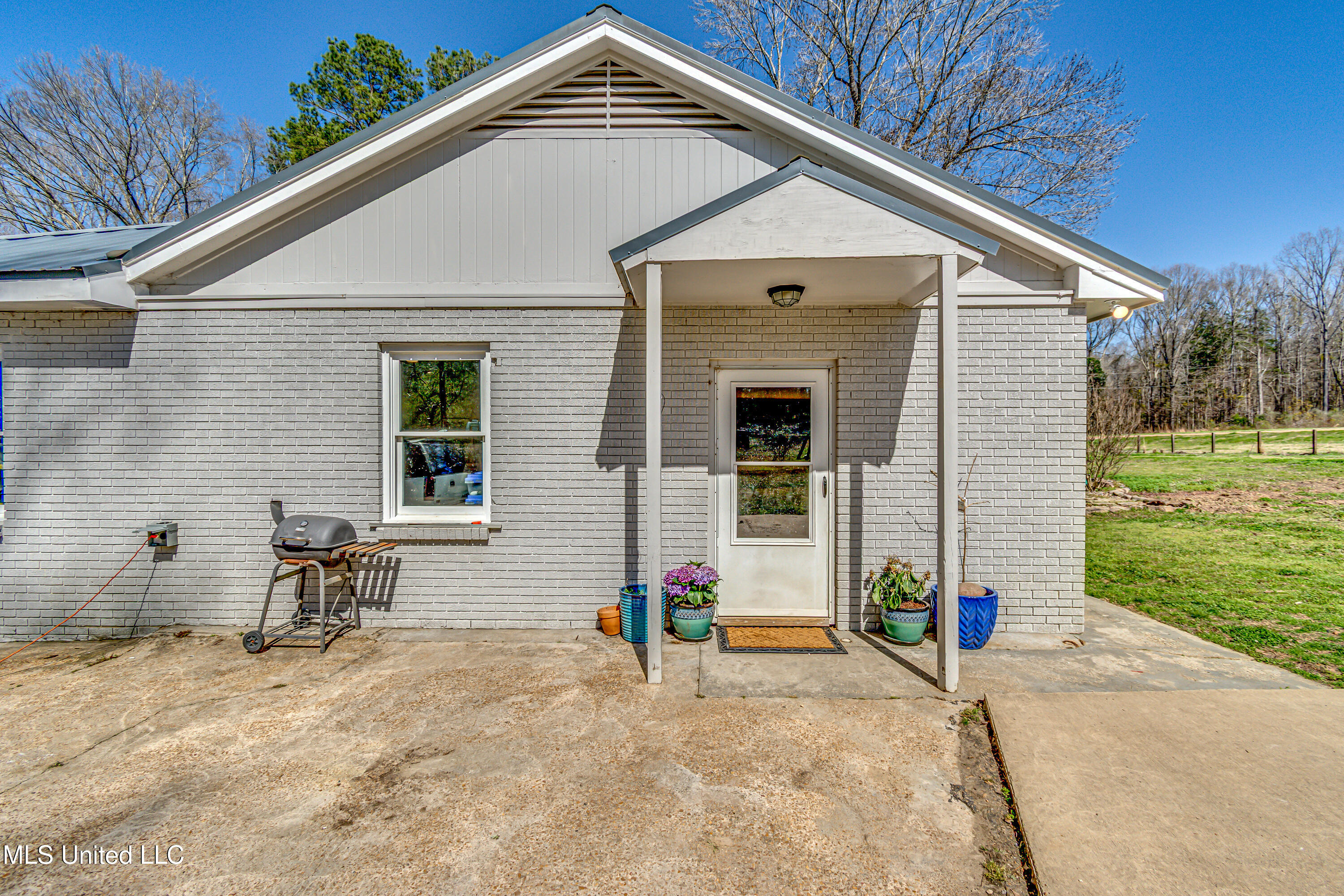 6077 Highway 18