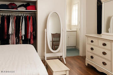 2914 Oak Forest Drive