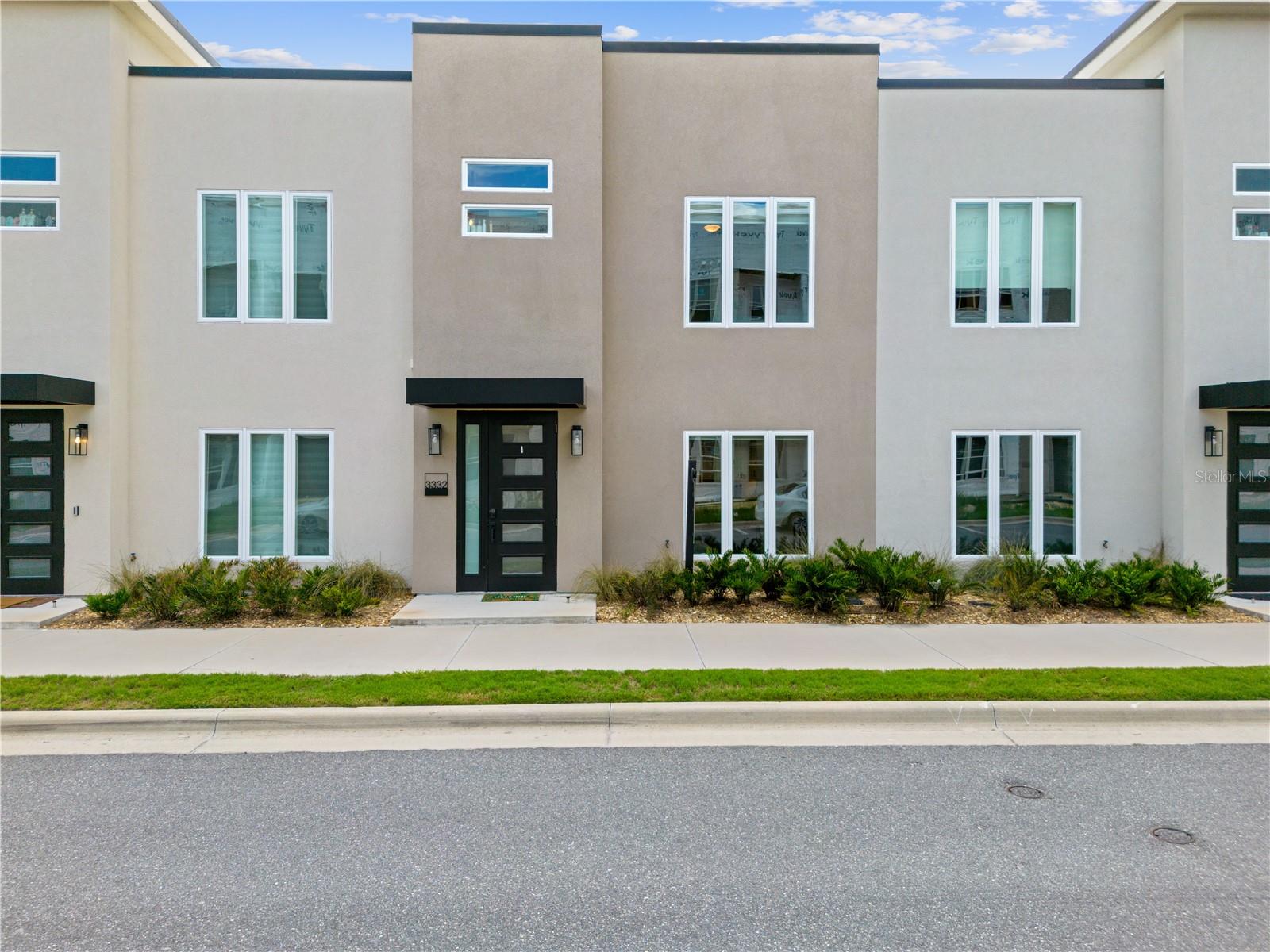 3332 SW 49TH TER
