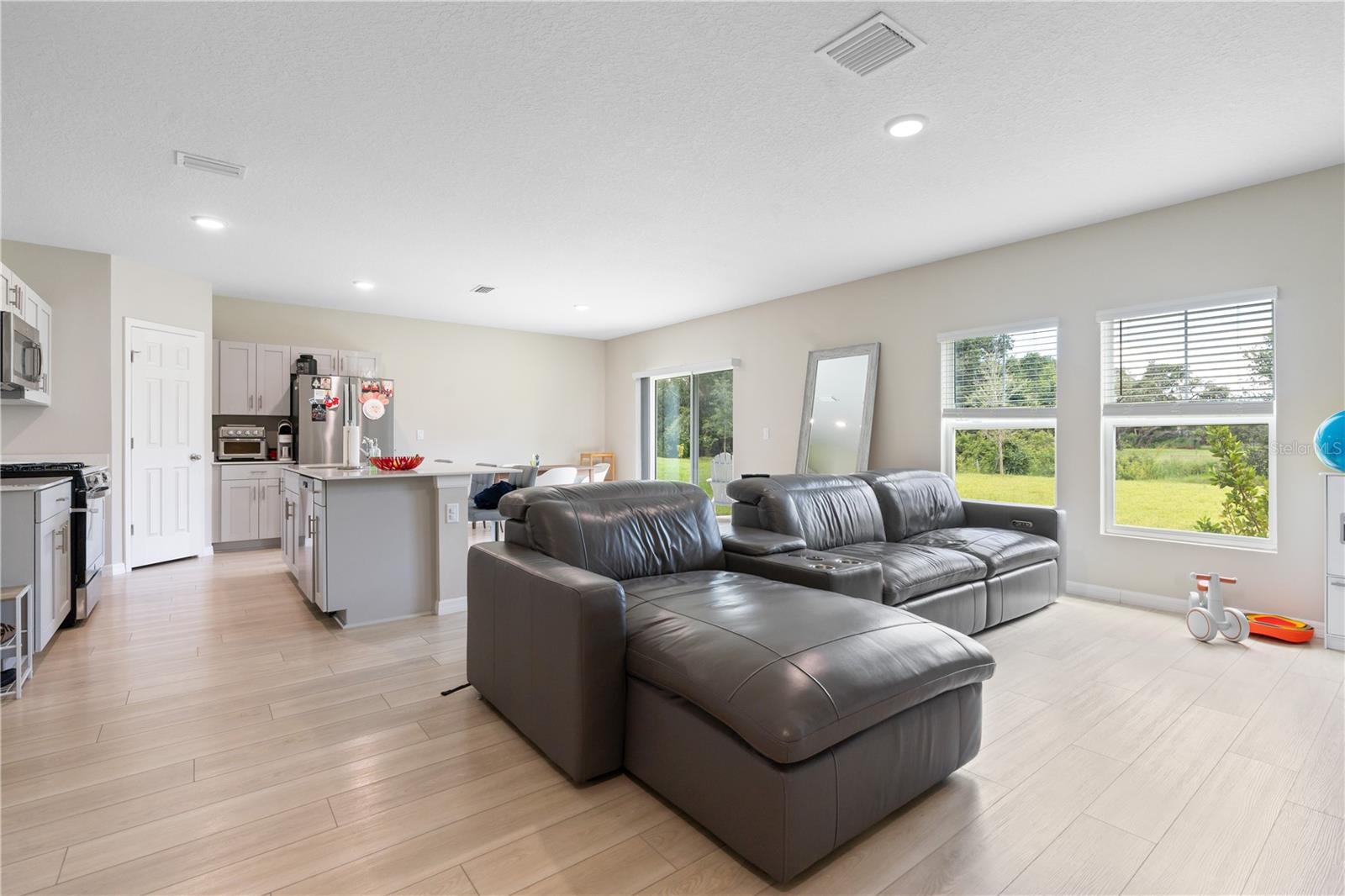 5528 SUMMER SUNSET DR