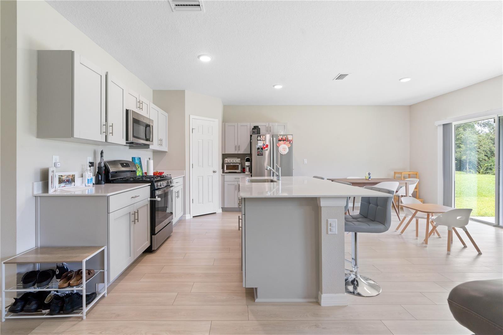 5528 SUMMER SUNSET DR