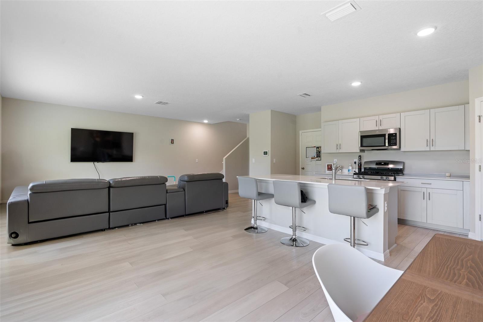 5528 SUMMER SUNSET DR