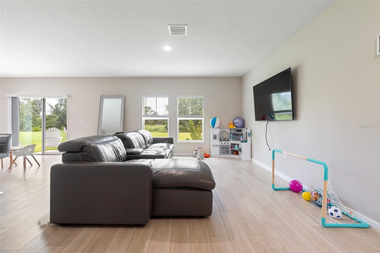 5528 SUMMER SUNSET DR