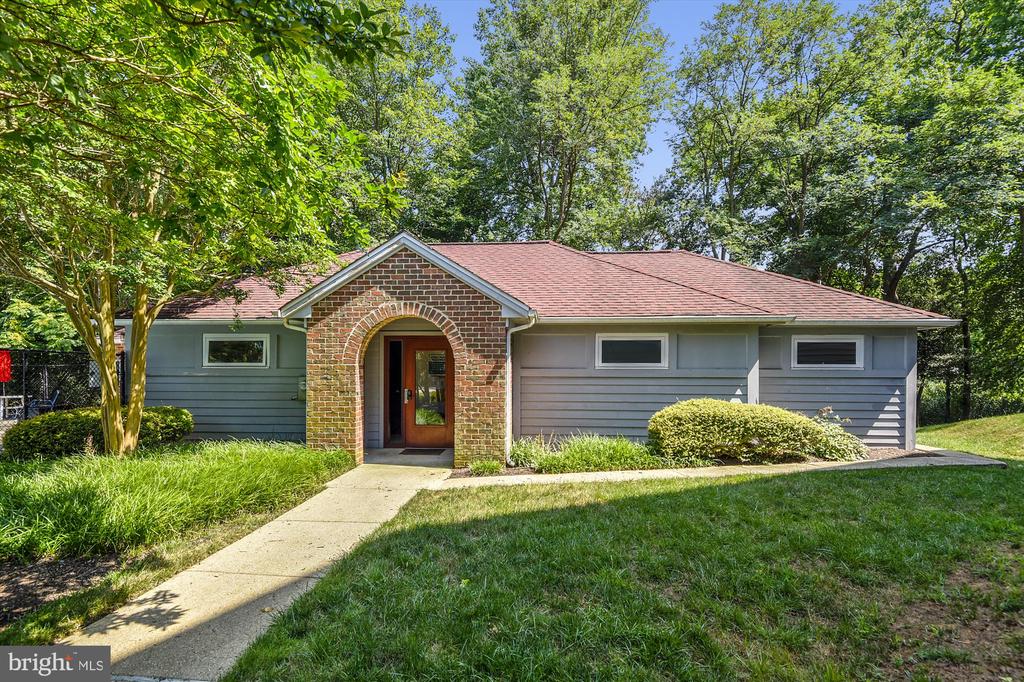 1134 Lake Heron Dr #1a