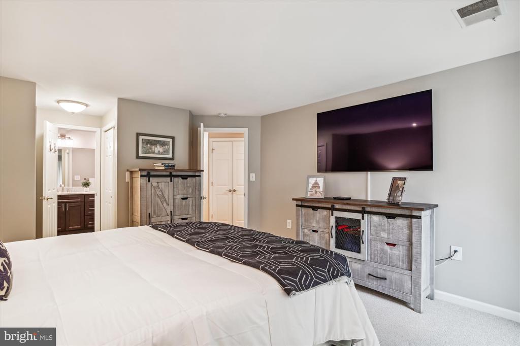 1134 Lake Heron Dr #1a