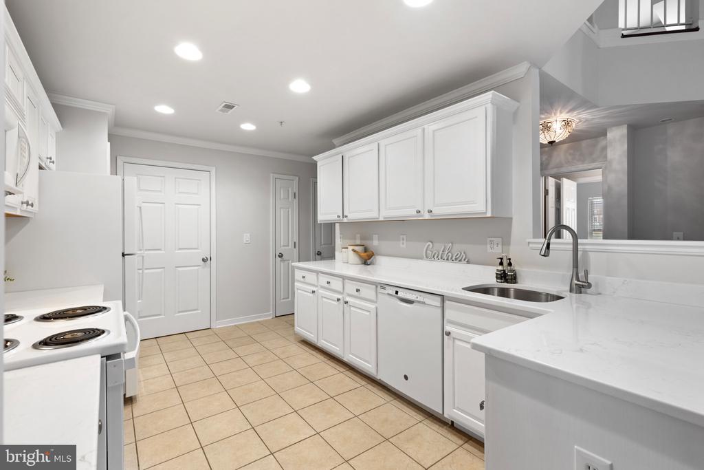 2013 WARNERS TERRACE S Unit: 140