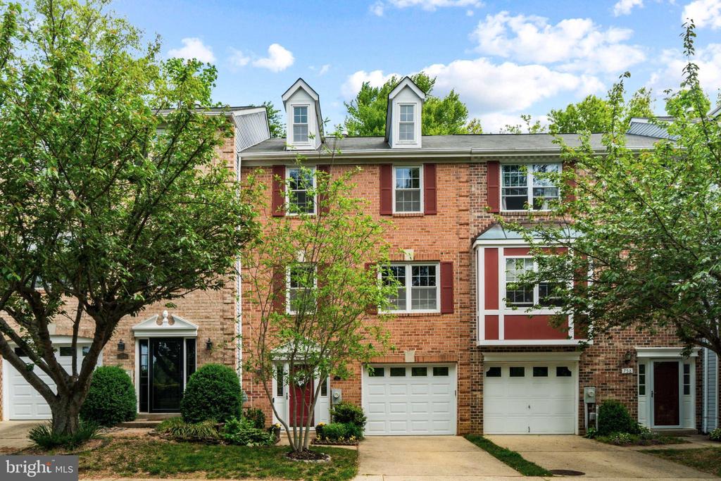 756 PINE VALLEY DRIVE