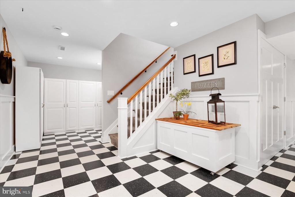 252 BAYSHIRE COURT