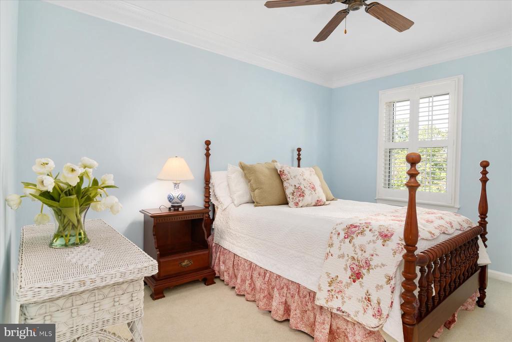 252 BAYSHIRE COURT