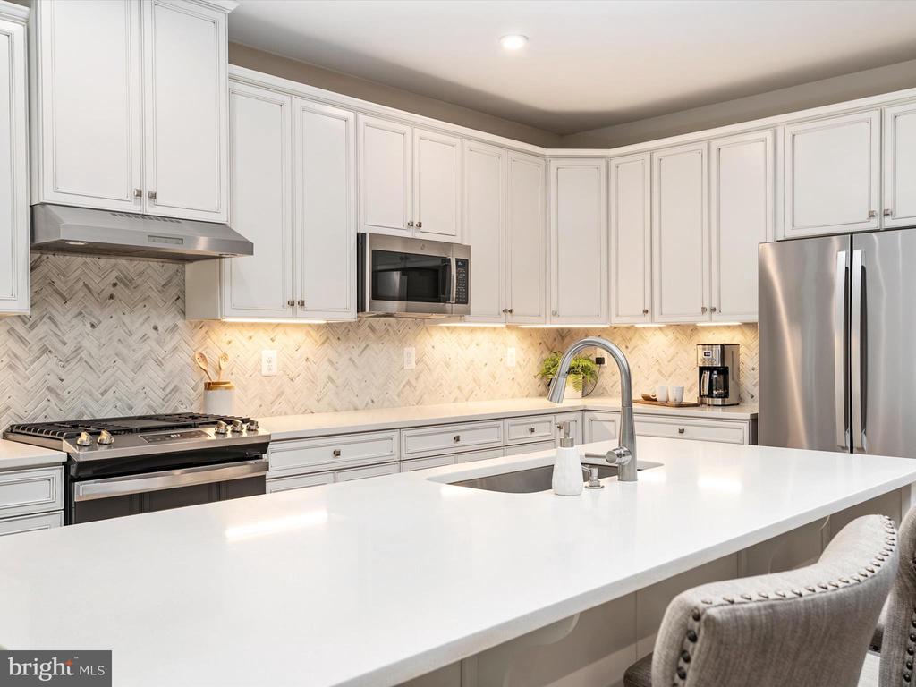 3134 MEANDER BEND