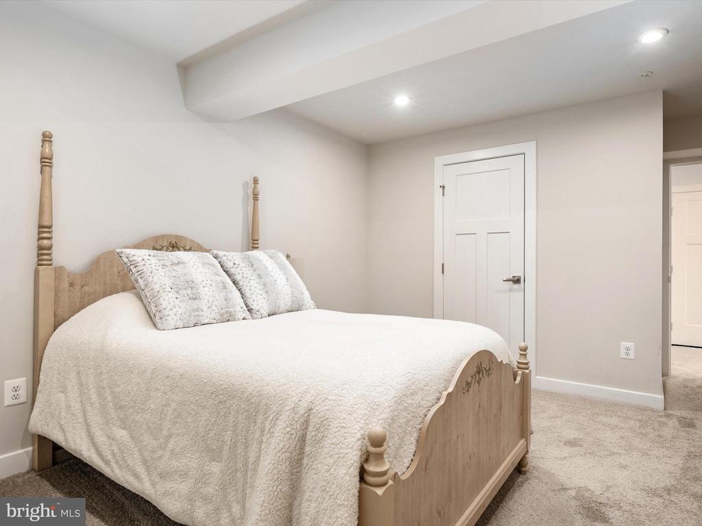 3134 MEANDER BEND