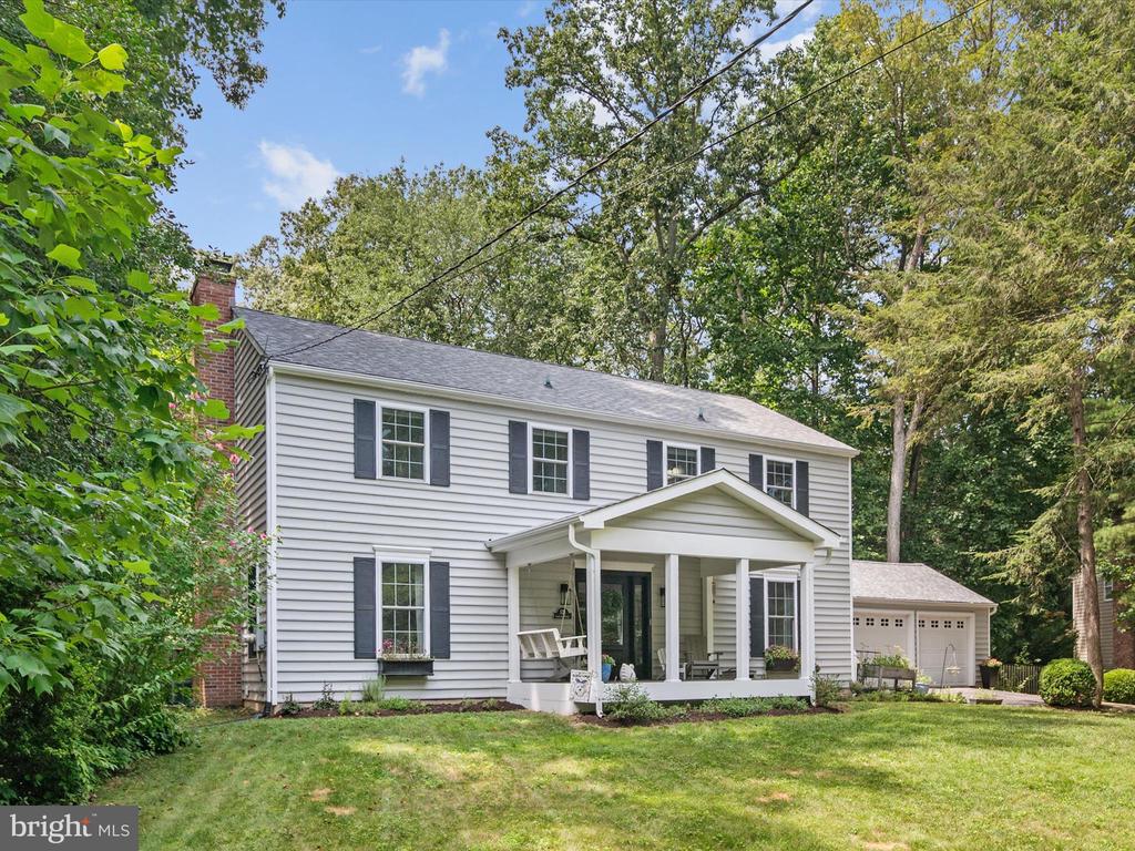 528 LAKEVIEW CIRCLE