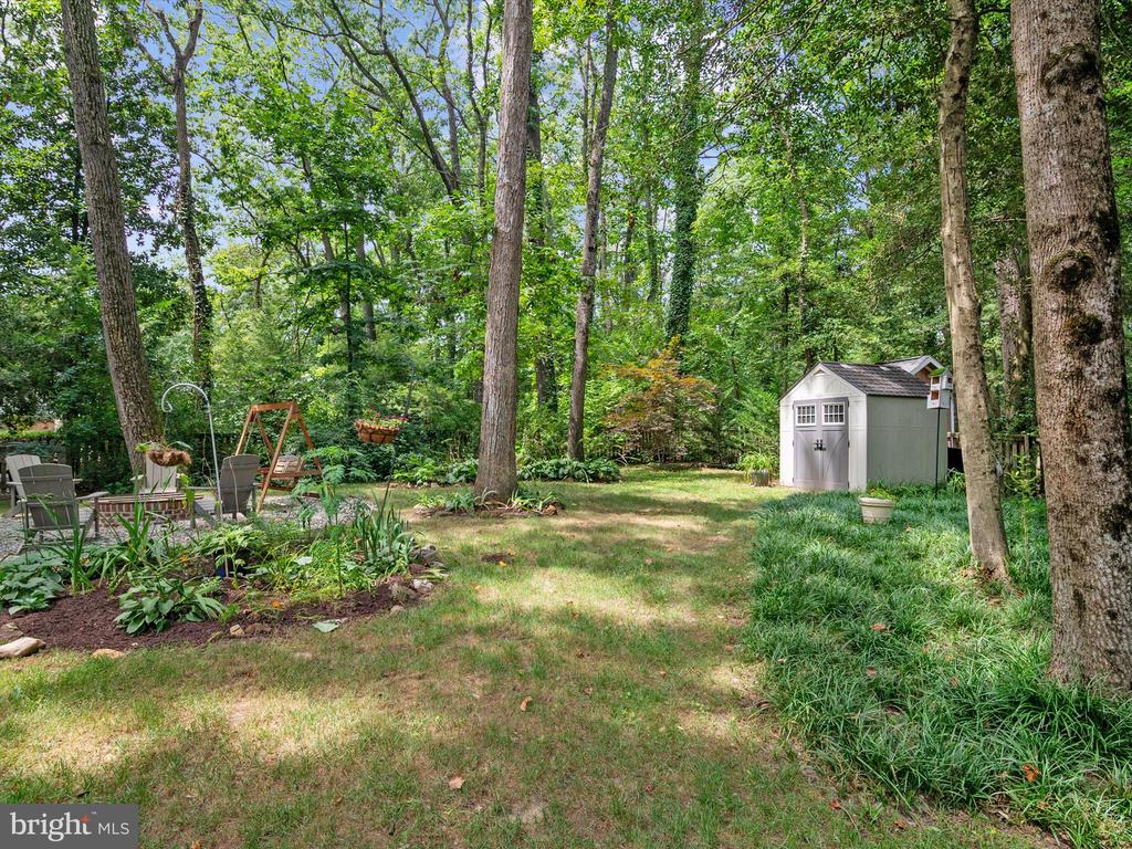 528 LAKEVIEW CIRCLE