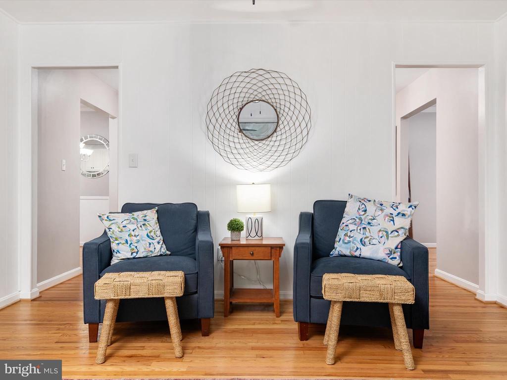 528 LAKEVIEW CIRCLE