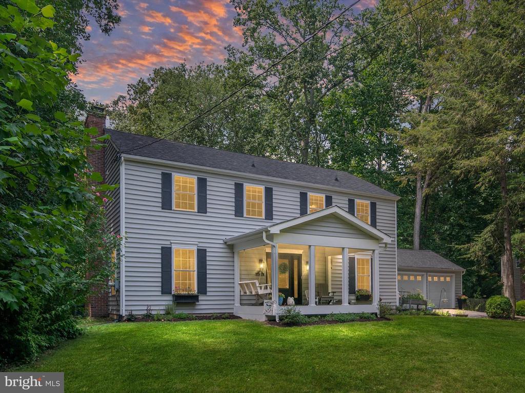 528 LAKEVIEW CIRCLE