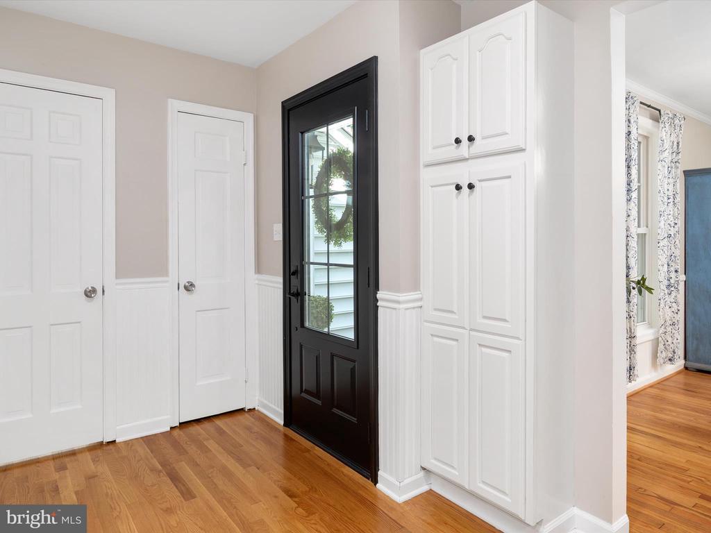 528 LAKEVIEW CIRCLE