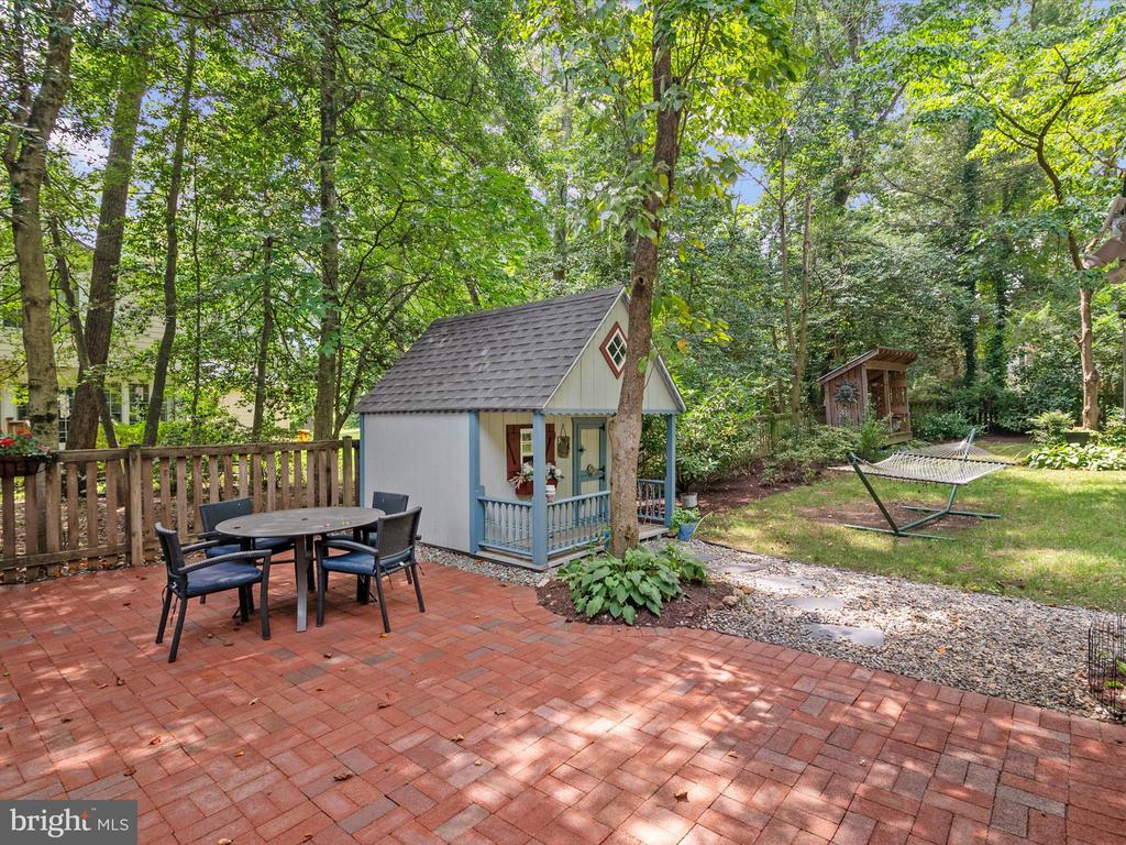528 LAKEVIEW CIRCLE