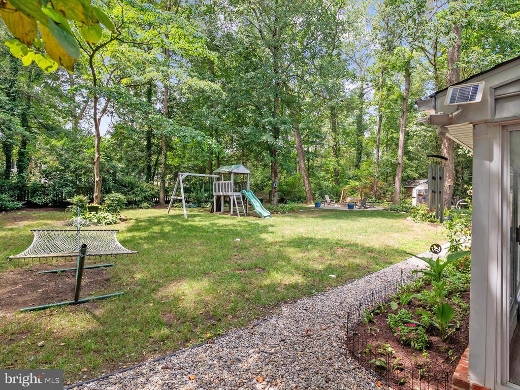 528 LAKEVIEW CIRCLE
