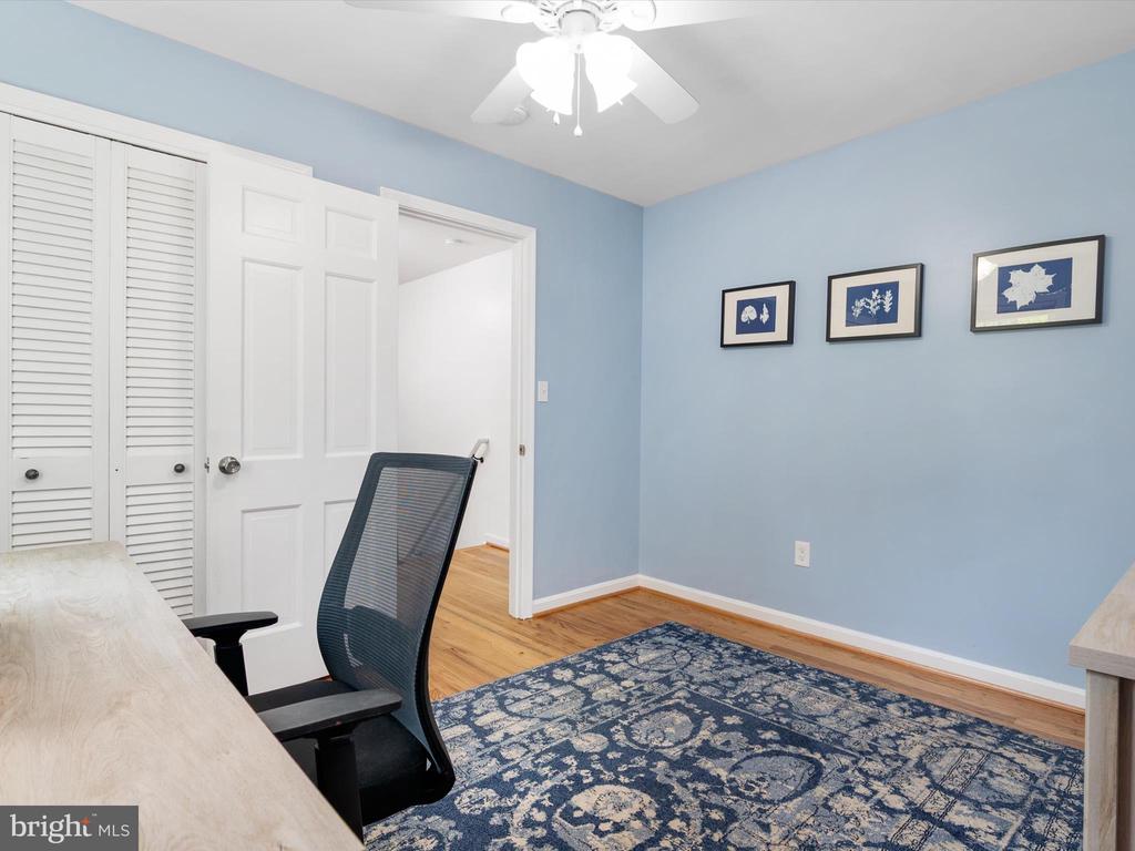 528 LAKEVIEW CIRCLE