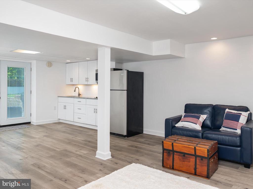 6439 MEADOWLARK DRIVE