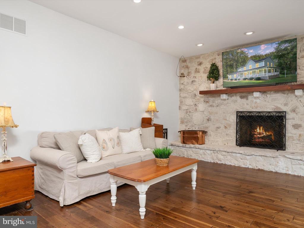 6439 MEADOWLARK DRIVE