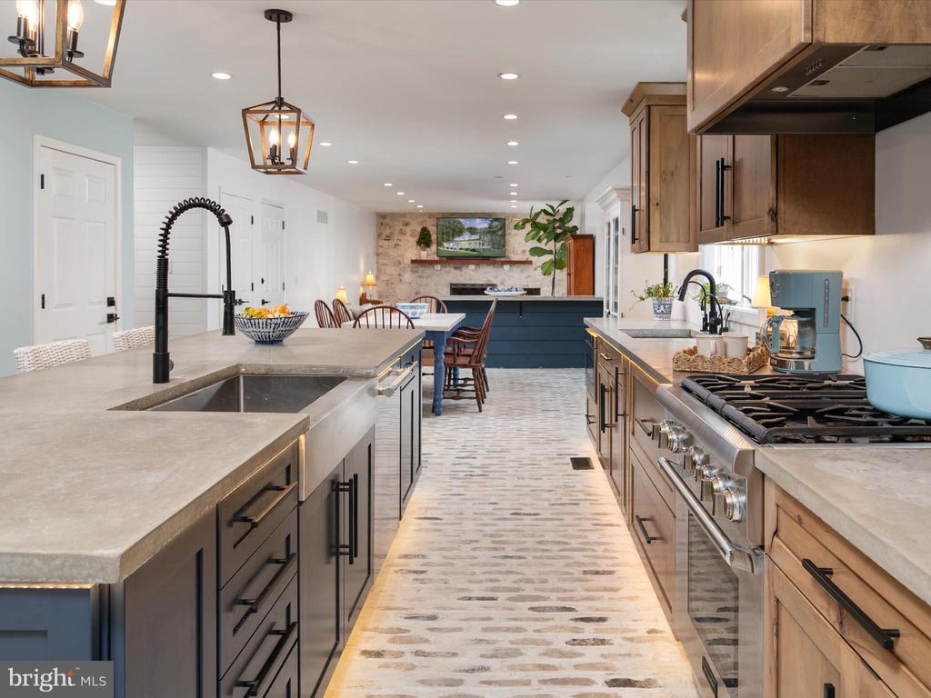 6439 MEADOWLARK DRIVE