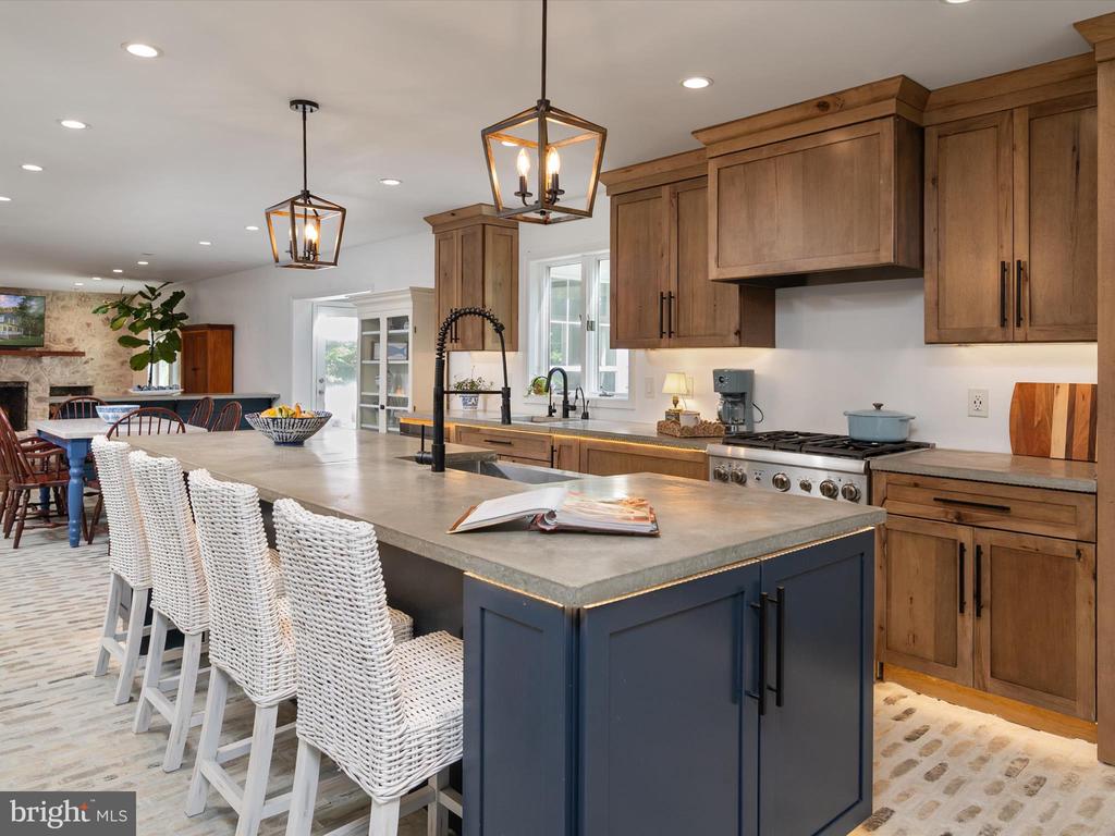 6439 MEADOWLARK DRIVE