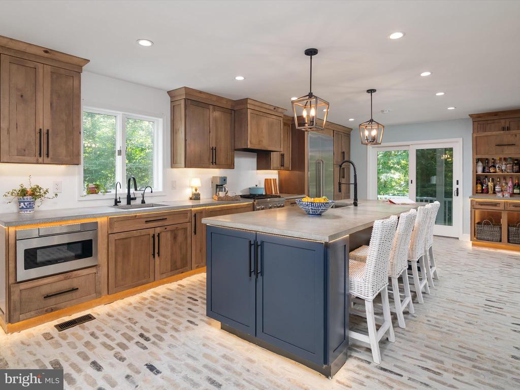 6439 MEADOWLARK DRIVE