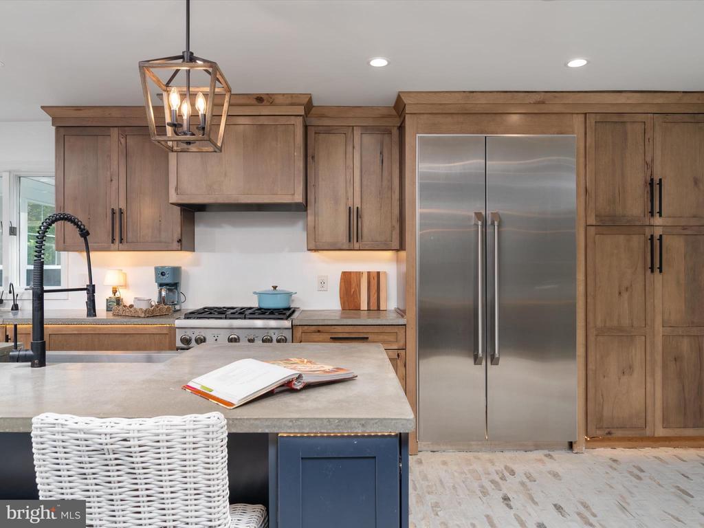 6439 MEADOWLARK DRIVE