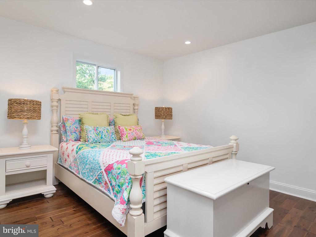 6439 MEADOWLARK DRIVE