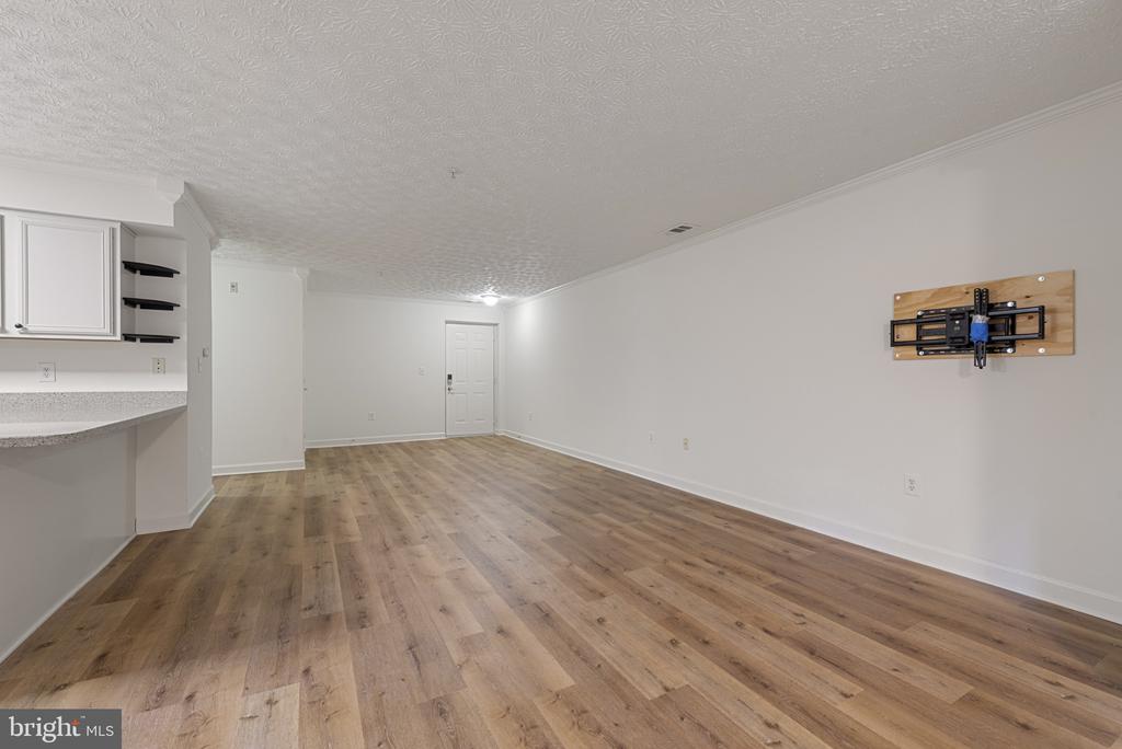621 ADMIRAL DRIVE Unit: 207