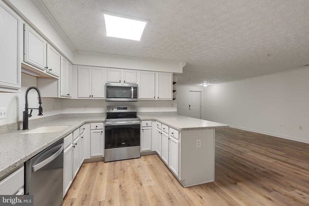 621 ADMIRAL DRIVE Unit: 207