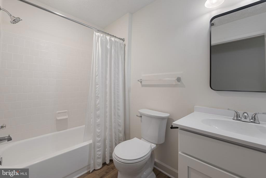 621 ADMIRAL DRIVE Unit: 207