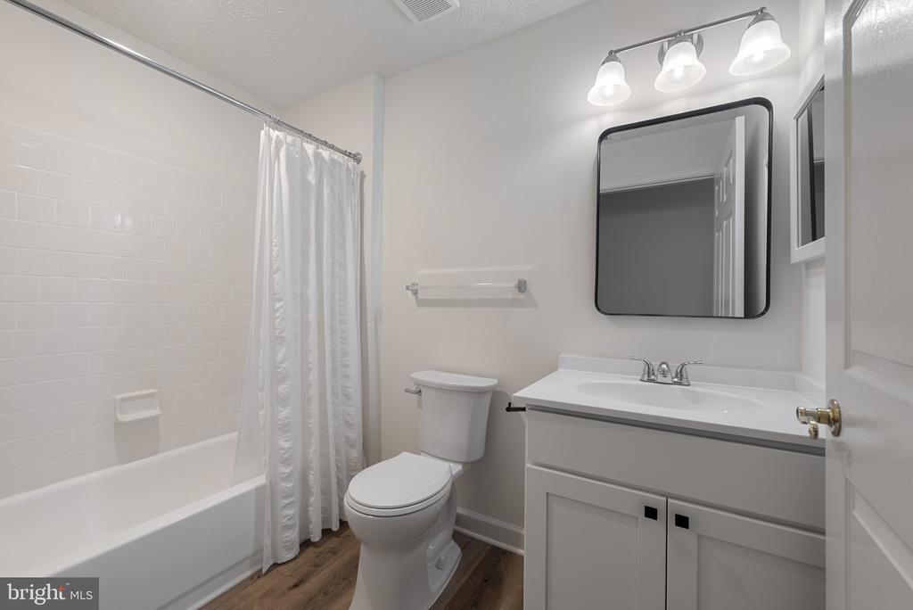 621 ADMIRAL DRIVE Unit: 207