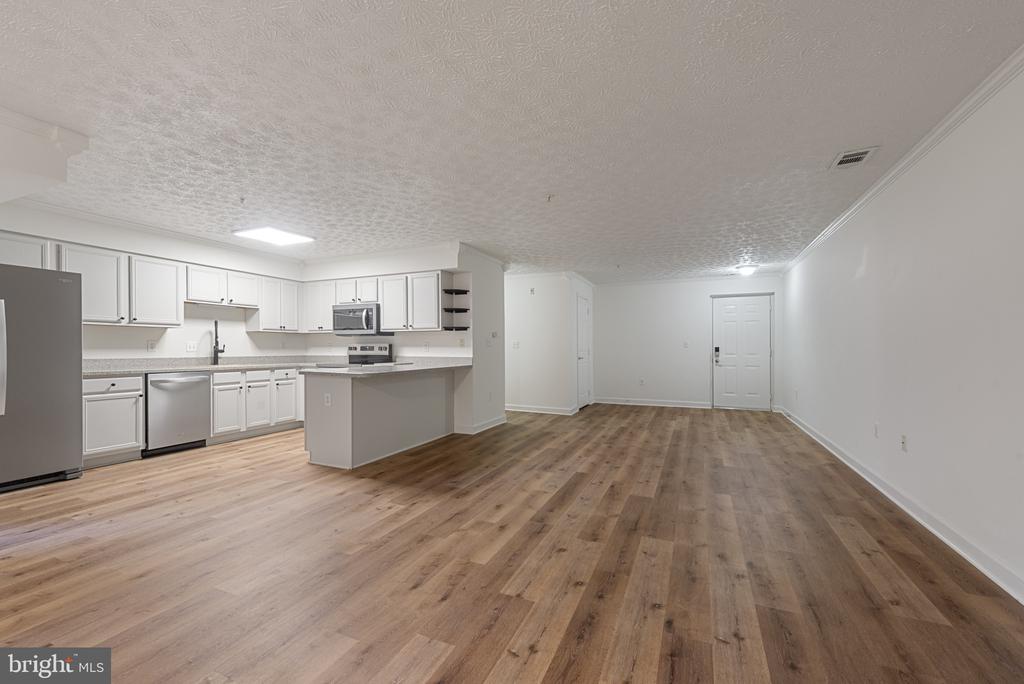 621 ADMIRAL DRIVE Unit: 207