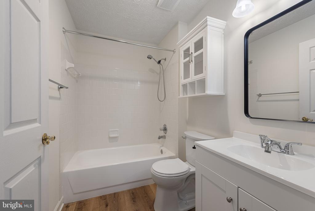 621 ADMIRAL DRIVE Unit: 207