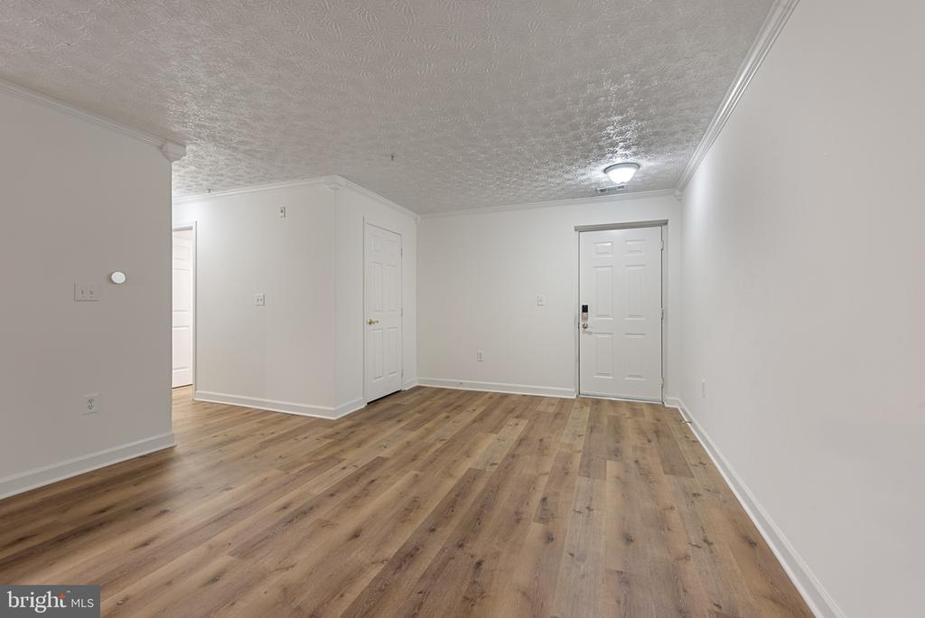 621 ADMIRAL DRIVE Unit: 207