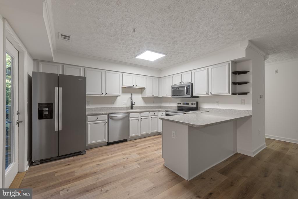 621 ADMIRAL DRIVE Unit: 207