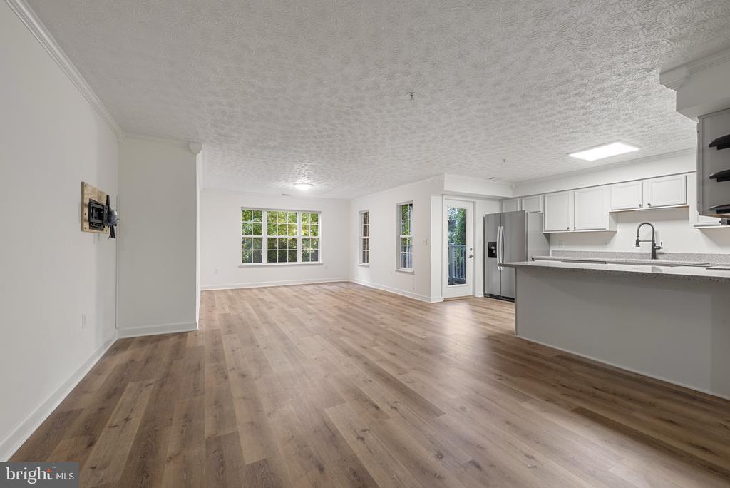 621 ADMIRAL DRIVE Unit: 207