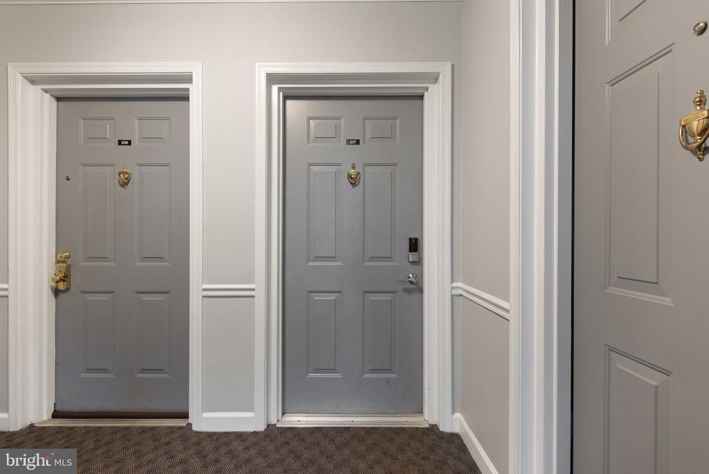 621 ADMIRAL DRIVE Unit: 207