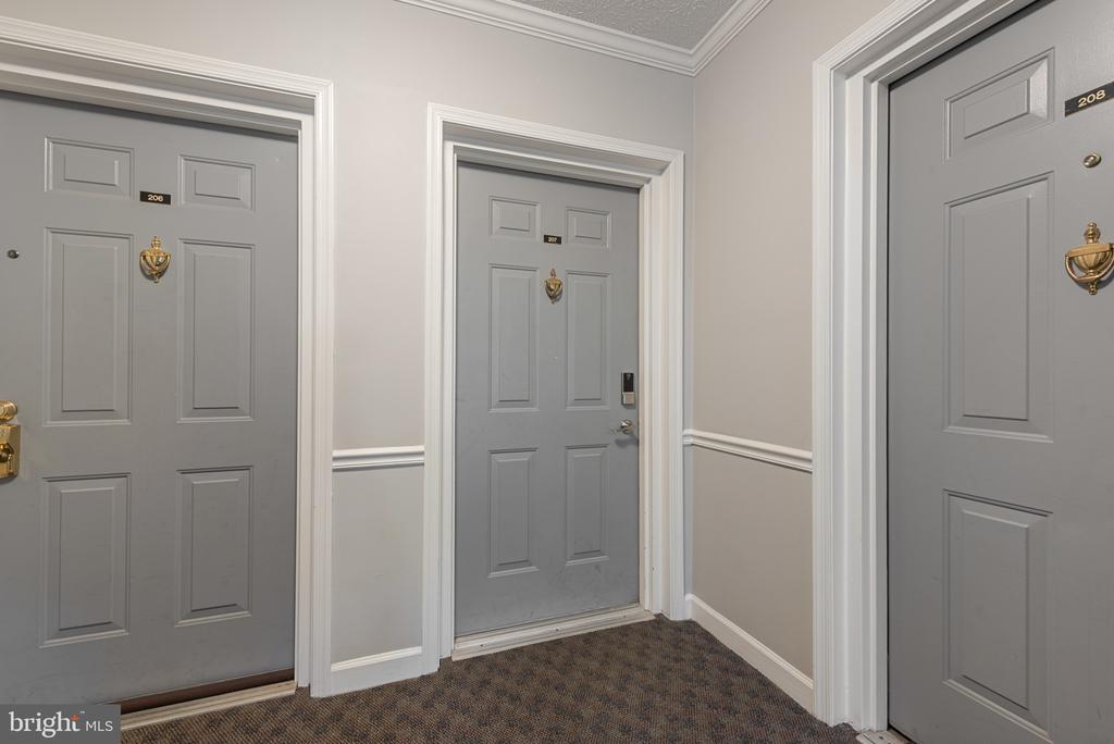 621 ADMIRAL DRIVE Unit: 207