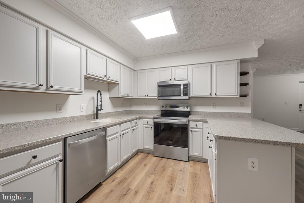 621 ADMIRAL DRIVE Unit: 207